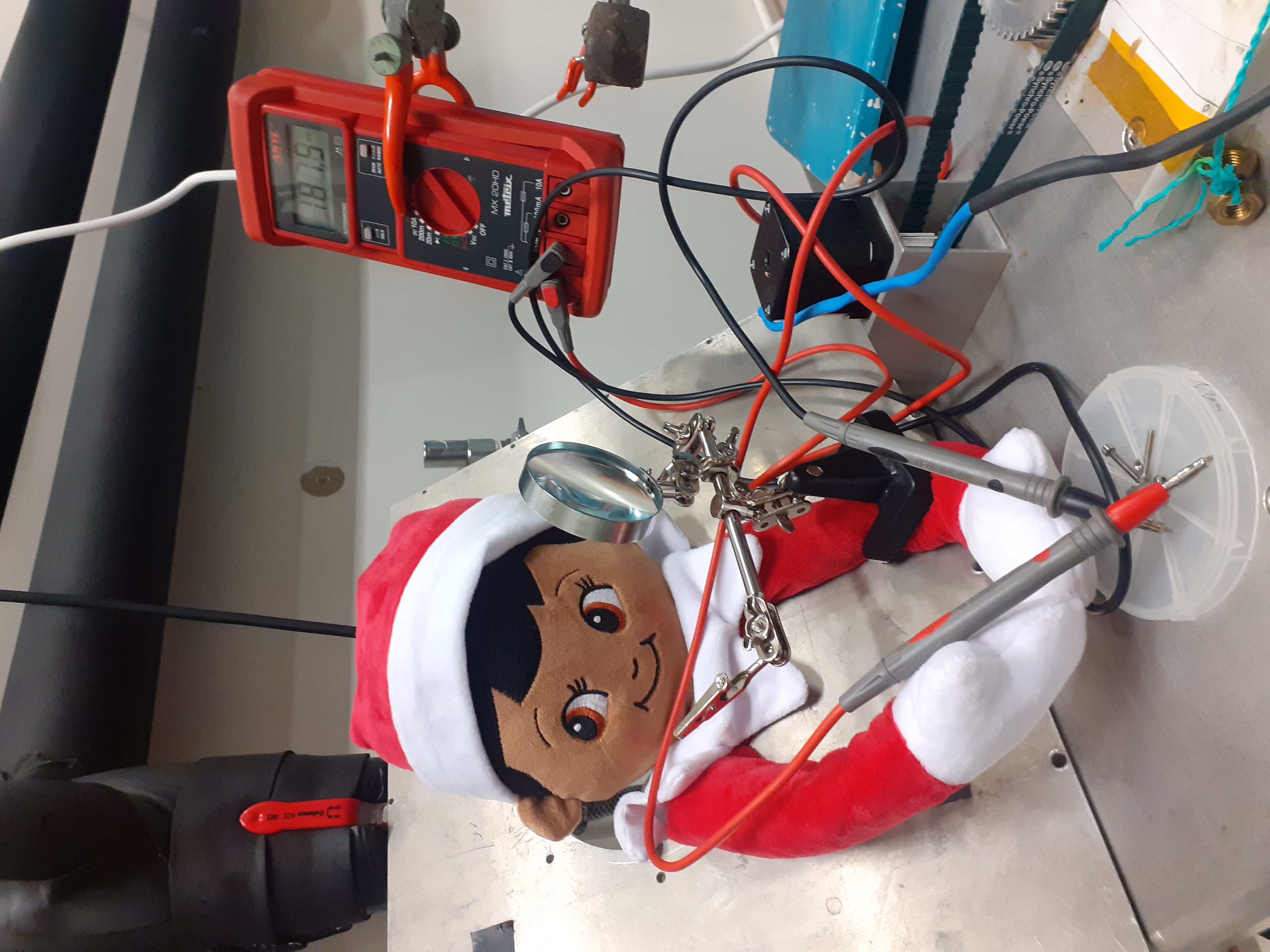 il a pris la tension en manip dans un aimant