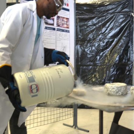 Atelier découverte _ Démonstration de lévitation de supraconducteur